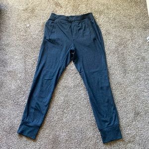 Lululemon Joggers Men’s Medium gray/black M